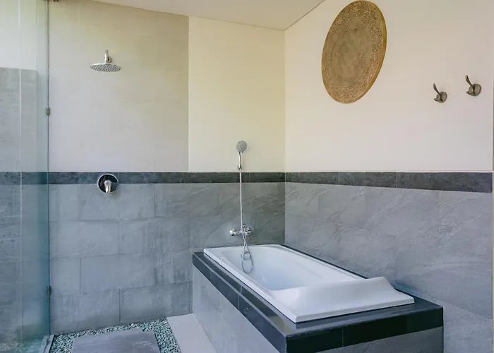 2 Seasons : Moon - Luxury With Private Pool *